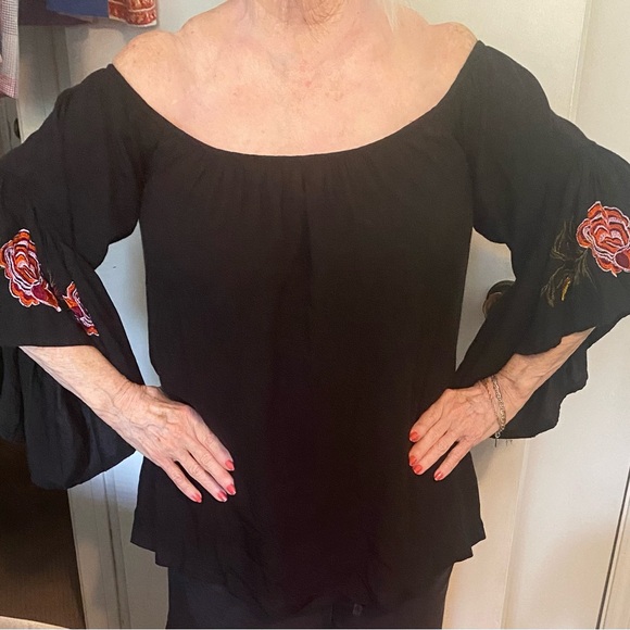 Feathers off the shoulder boho, black blouse with large flutter sleeves,… - Picture 1 of 13